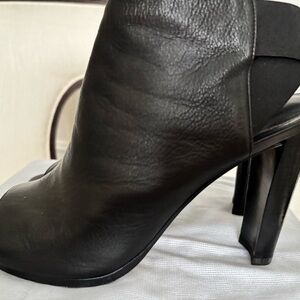 Stuart Weitzman Elegant Black Leather Women's Shoes